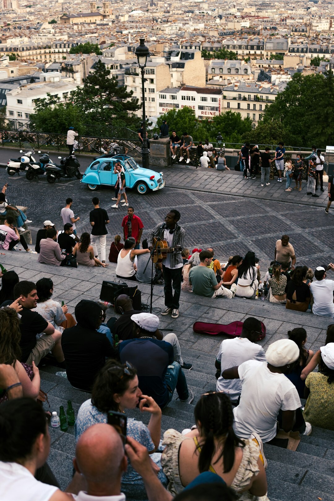 paris socialites at party